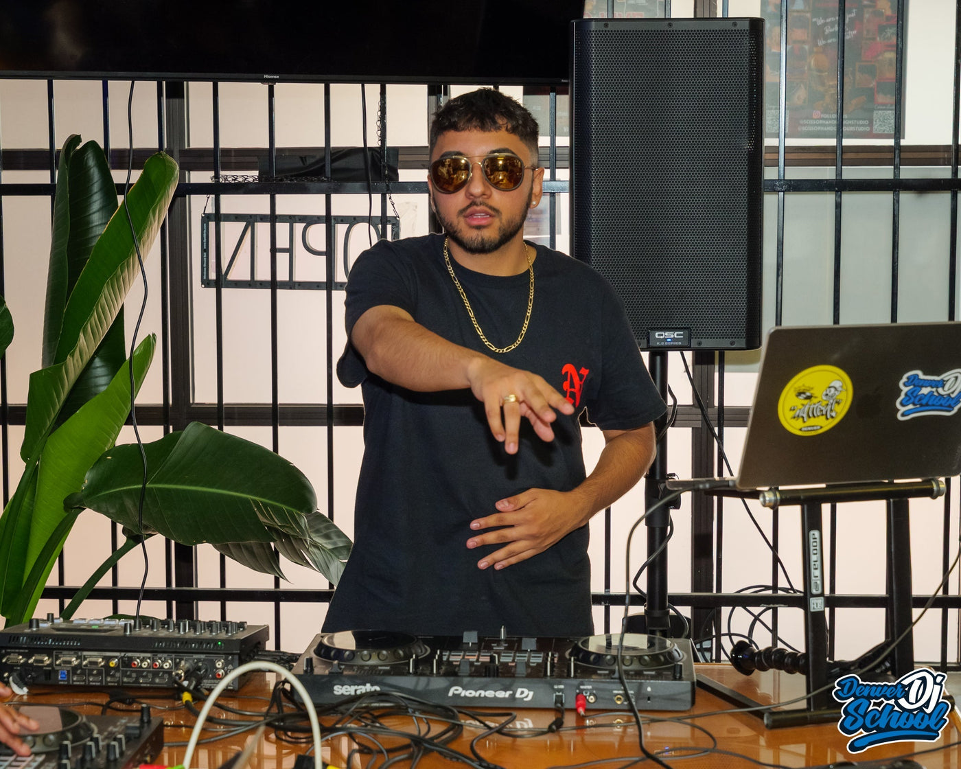 Best DJ Classes in Denver: Beginner to Advanced Options